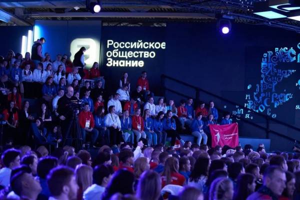 Смоляне приняли участие в церемонии открытия Съезда Движения Первых на ВДНХ