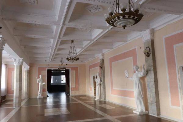 Фонд Сергея Неверова «СозИдаНие» внес свой вклад в обновление Ярцевского Дома культуры