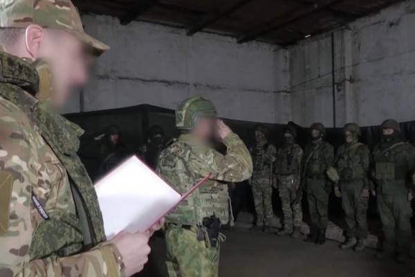 Военнослужащим-добровольцам из отряда «БАРС» вручили госнаграды