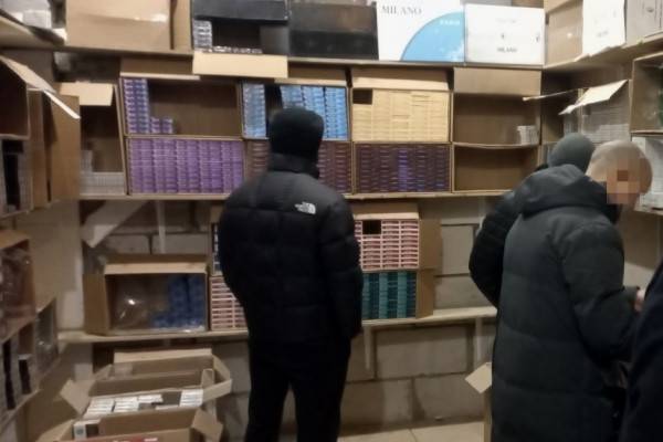 Сотрудники смоленского УФСБ предотвратили сбыт немаркированной табачной продукции Сотрудники смоленского УФСБ предотвратили сбыт немаркированной табачной продукции