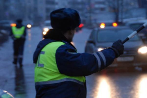 В Смоленске сотрудники ГИБДД изъяли у водителя поддельные права В Смоленске сотрудники ГИБДД изъяли у водителя поддельные права