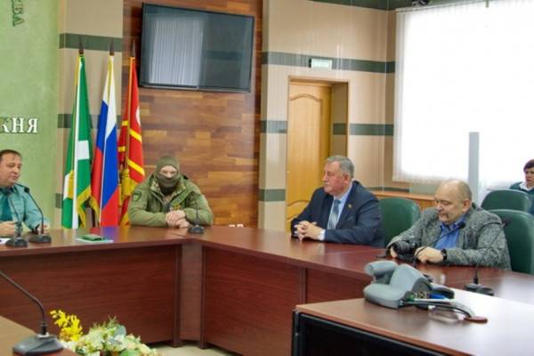 Смоленские таможенники встретились с участником СВО