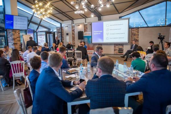 Василий Анохин обсудил проблемы Смоленщины с предпринимателями на стратегической сессии