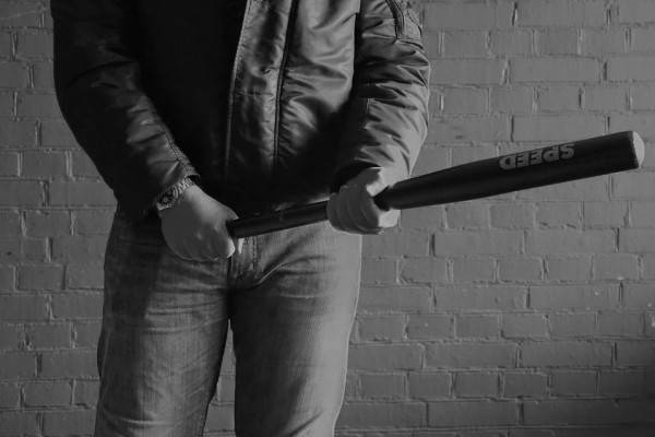 Мужчины в Хиславичском районе выясняли отношения с помощью биты Мужчины в Хиславичском районе выясняли отношения с помощью биты