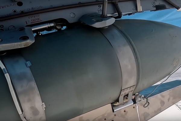 Истребители-бомбардировщики Су-34 нанесли удар по опорному пункту и живой силе противника