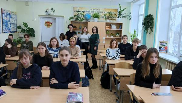 Урок патриотизма «Светочи России – великие полководцы» в библиотеке