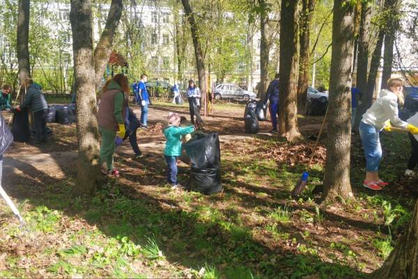 В Смоленске прошёл очередной общегородской субботник