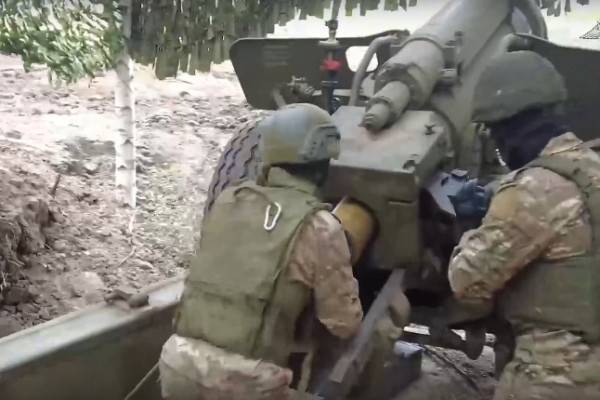 Расчёты орудий М-46 уничтожают мобильные бронированные групп ВСУ в приграничном районе Курской области