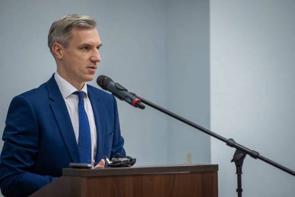 Василий Анохин поздравил таможенников с профессиональным праздником