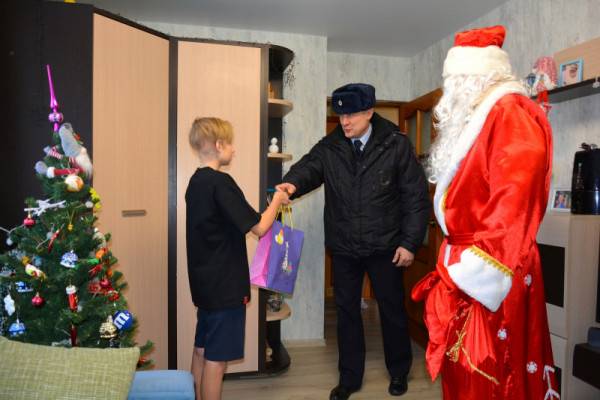 В Смоленской области полицейские присоединились к федеральному проекту «Ёлка желаний»
