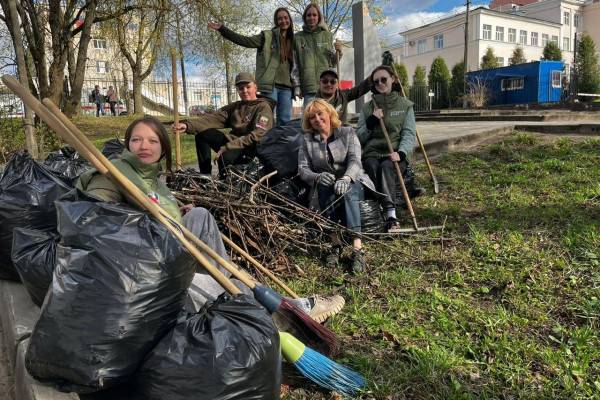 В Смоленской области проводятся мероприятия по уборке и благоустройству памятных мест
