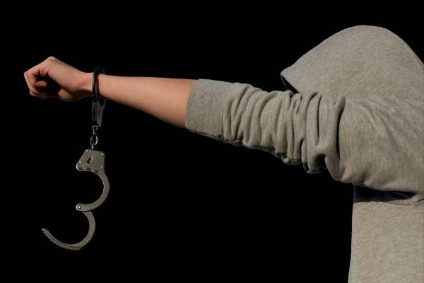 25-летнего смолянина подозревают в хищении смартфона стоимостью 90 тысяч рублей 25-летнего смолянина подозревают в хищении смартфона стоимостью 90 тысяч рублей
