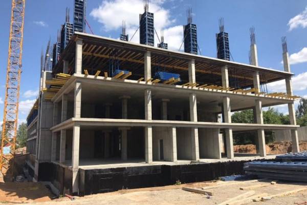 В Смоленске продолжается строительство нового онкологического диспансера