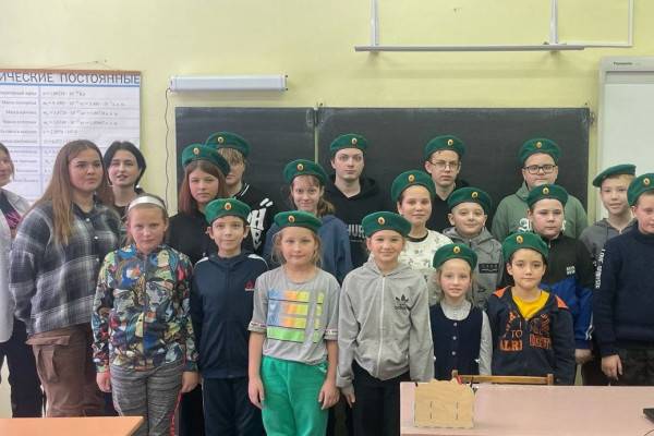 Смоленские пограничники провели патриотическую акцию «Письмо солдату»