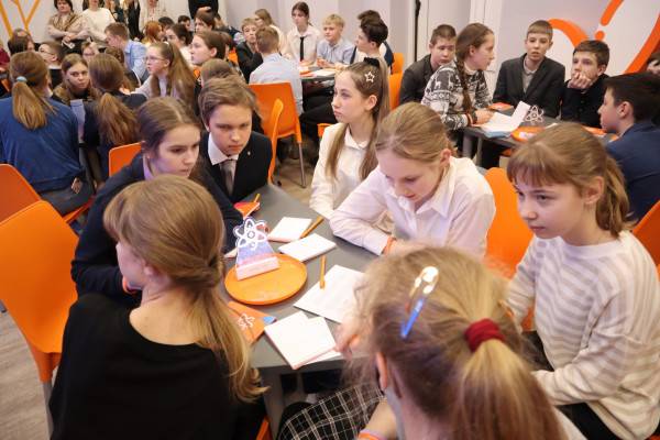 В Смоленске прошел заключительный этап городской интеллектуальной игры «Физики будущего»