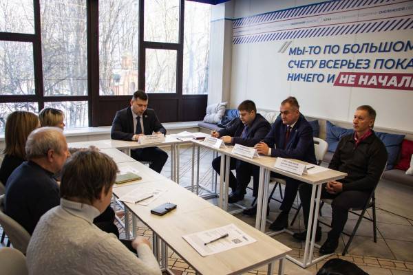 Депутат облдумы от «Единой России» встретился со смолянами на базе Штаба общественной поддержки