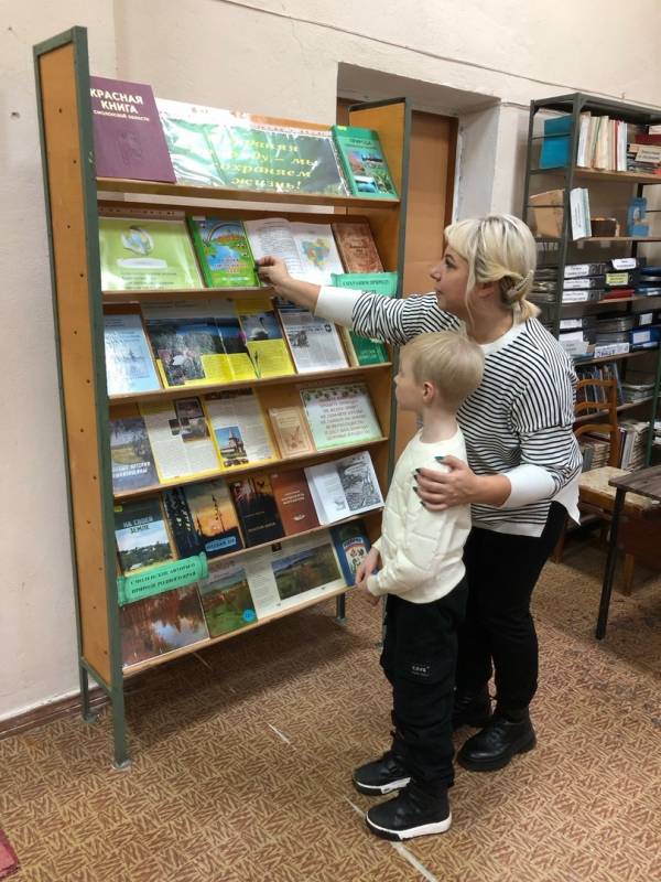 В детской библиотеке оформлена выставка «Сохраняя природу – мы сохраняем жизнь!»