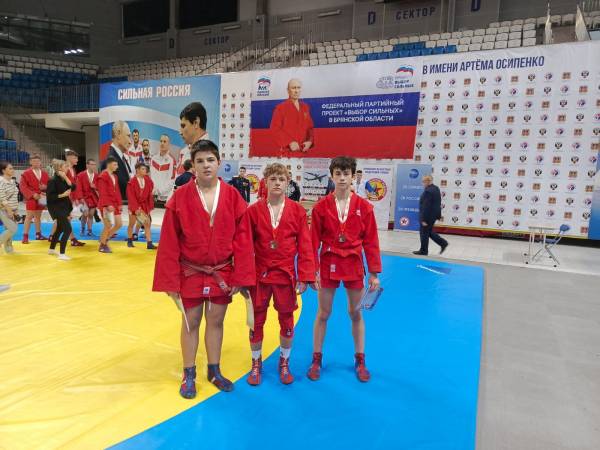 Рославльские самбисты завоевали бронзу на турнире в Брянске