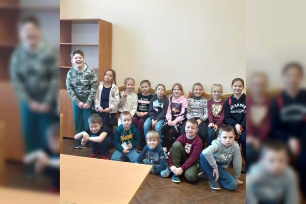 Девчонки и мальчишки читать желают книжки!