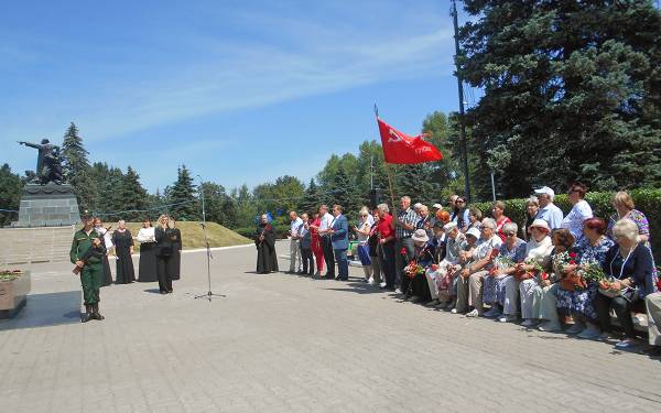 Митинг у вечного огня: «Памяти павших будем достойны!»