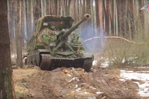 Расчёты гаубиц «Мста-С» наносят огневое поражение по позициям украинских террористических формирований