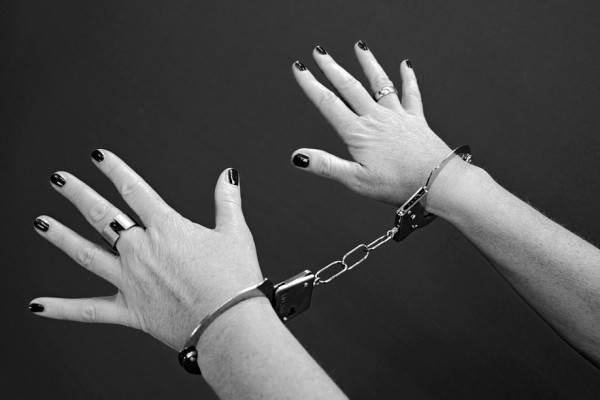 В Вязьме местная жительница напала с ножом на сожителя В Вязьме местная жительница напала с ножом на сожителя