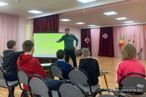 Зачем подростки из смоленских детских домов знакомятся с миром IT