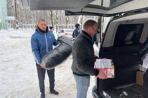 Из Смоленска землякам в зону СВО отправилась машина с необходимым грузом
