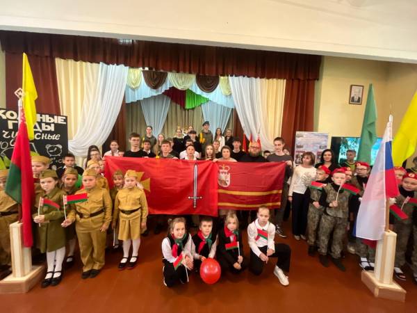 Школы из Белоруссии и России вместе отмечают День единения братских народов
