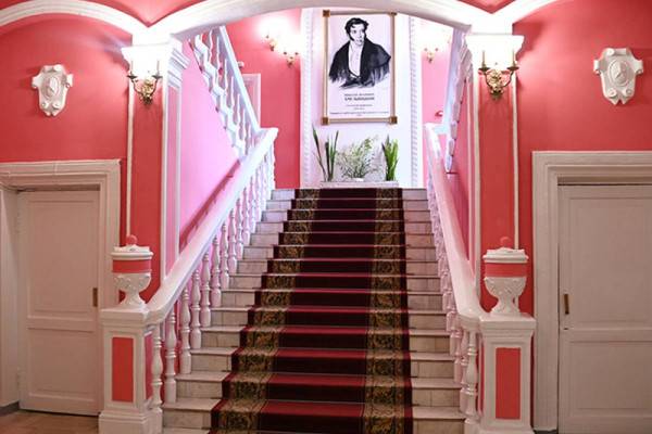 Игорь Ляхов помог обновить Смоленскую областную библиотеку