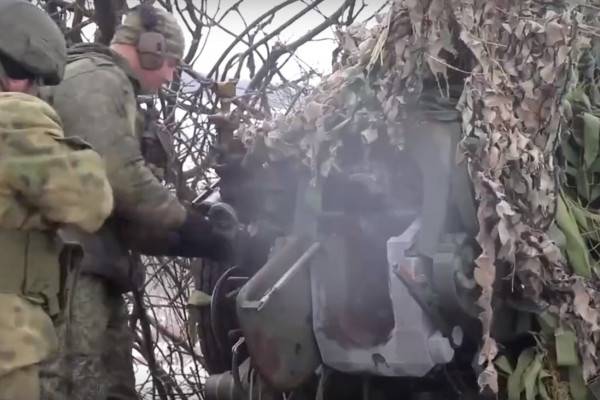 Российские гаубицы Д-30 поражают замаскированные опорные пункты ВСУ на Купянском направлении