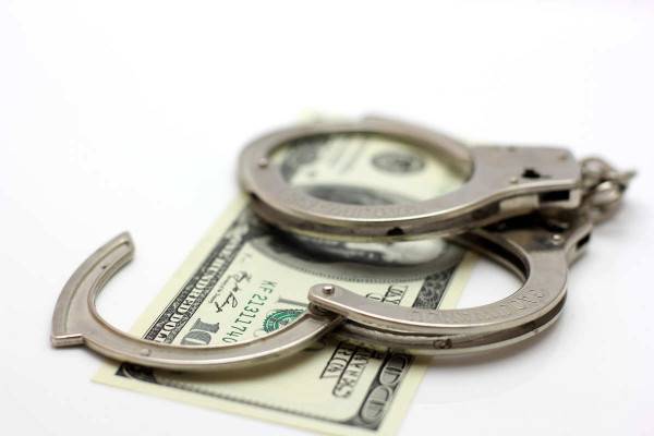 Житель Московской области подозревается в покушении на дачу взятки смоленским полицейским Житель Московской области подозревается в покушении на дачу взятки смоленским полицейским