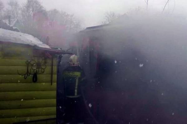 В Смоленском районе горел гараж на площади 24 м²