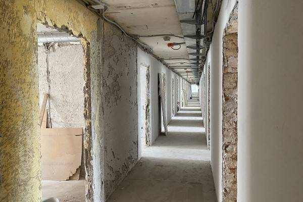 Подрядчик, ремонтировавший общежитие университета спорта в Смоленске, «забросил» объект