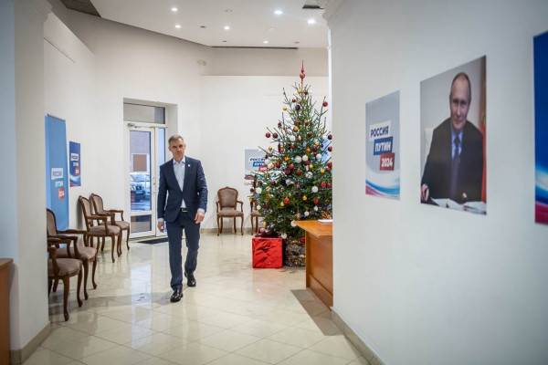 Продолжается сбор подписей в поддержку Владимира Путина