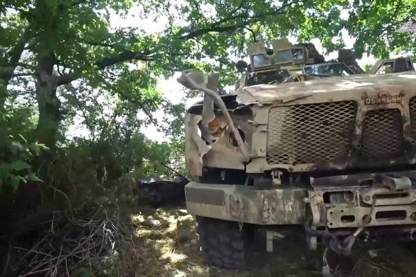 Морская пехота РФ на Южно-Донецком направлении захватила вражеский бронеавтомобиль