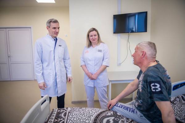 Василий Анохин навестил участников СВО в смоленском Центре медицинской реабилитации