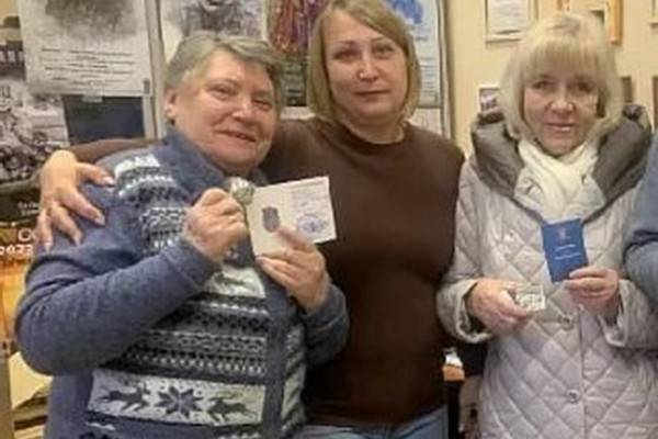 Вручение знака 'Волонтёр России' Валентине Гребнёвой