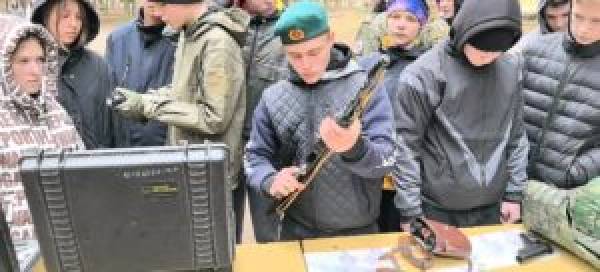 Занятия и мастер-классы от Пограничного управления ФСБ России по Смоленской области