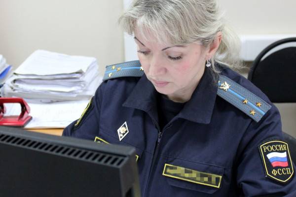 В Смоленской области судебные приставы помогли восстановить право отца на общение с сыном