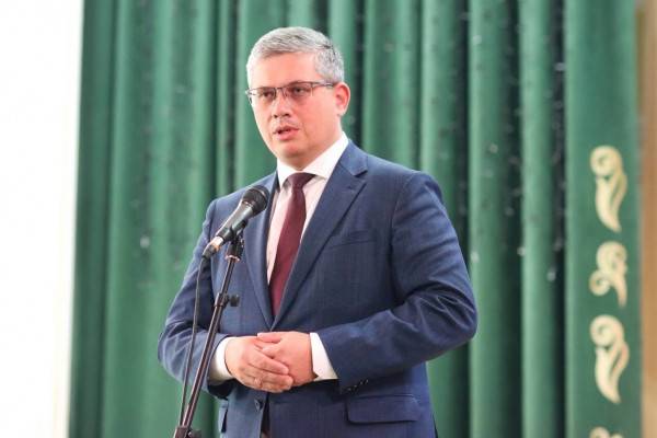 Глава города Смоленска поздравляет педагогов с Днём учителя Глава города Смоленска поздравляет педагогов с Днём учителя