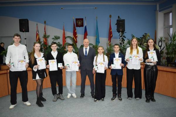 Олимпиада знаний: юные таланты Рославля отмечены наградами