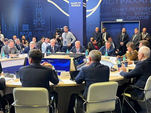 Глава региона Василий Анохин выступил на губернаторской сессии Международного экспортного форума 