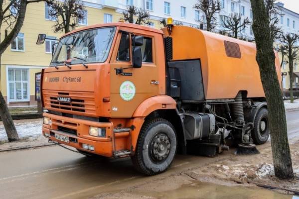 Благоустройство улиц в Смоленске: старт кампании и использование спецтехники