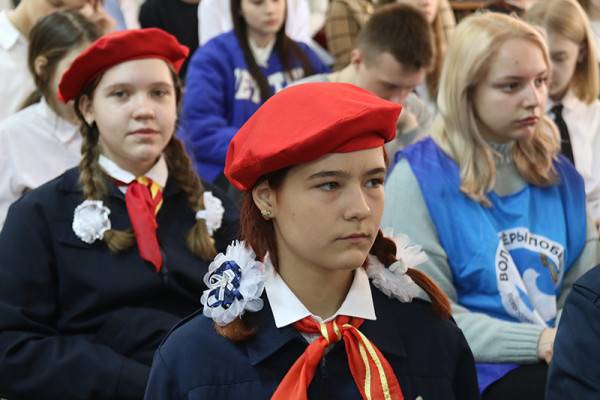 В Смоленске ветераны провели беседу со школьниками о космосе