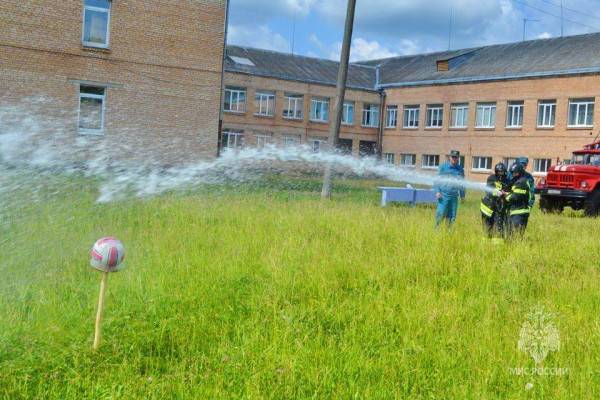Школьники из Угранского района соревновались в ловкости и силе