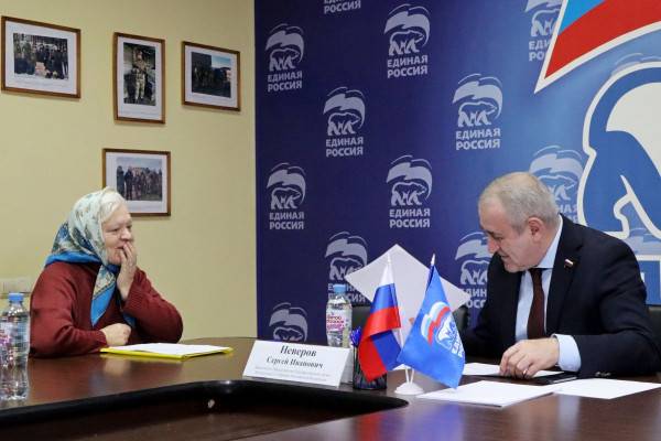 Вице-спикер Госдумы Сергей Неверов провёл приём граждан в Смоленске