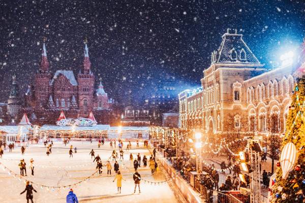 Клиенты Tele2 могут получить в подарок второй билет на ГУМ-каток