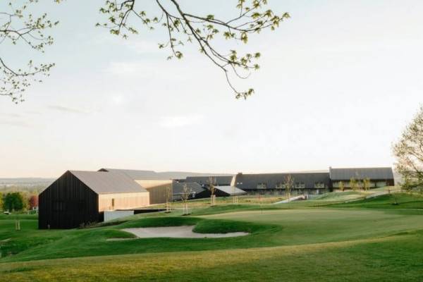 Василий Анохин рассказал о строительстве туркомплекса «Сады Голицыных» в Гагаринском районе