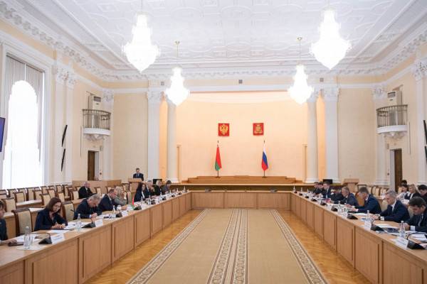 Максим Решетников и Юрий Чеботарь обсудили вопросы экономики Союзного государства на заседании в Смоленске